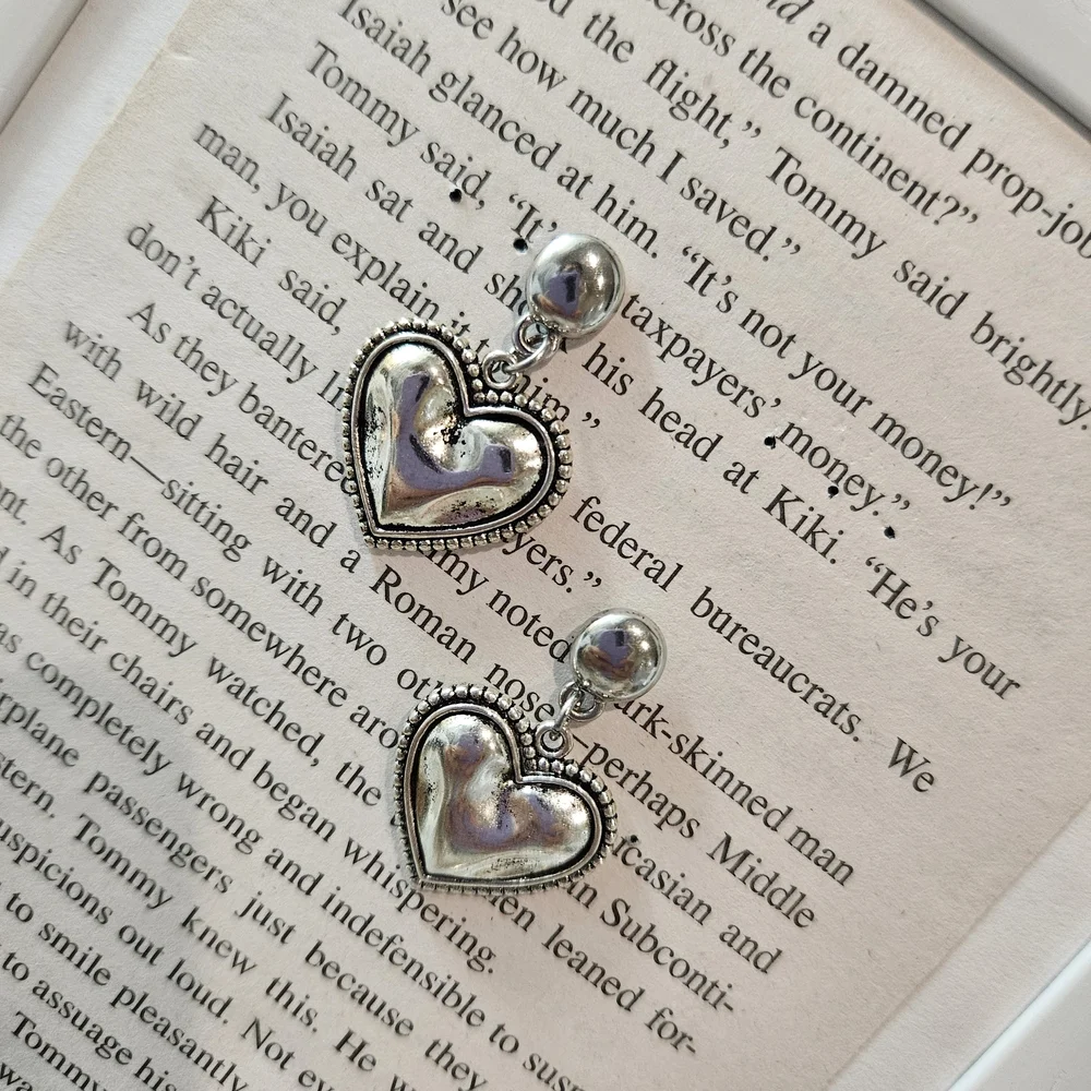 Chic Silver Heart Dangle Earrings - Picture 3 of 6